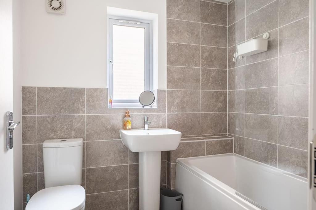 Cosy 3 Bed Near Beaches, Cardiff & Brecon Beacons Coity Luaran gambar