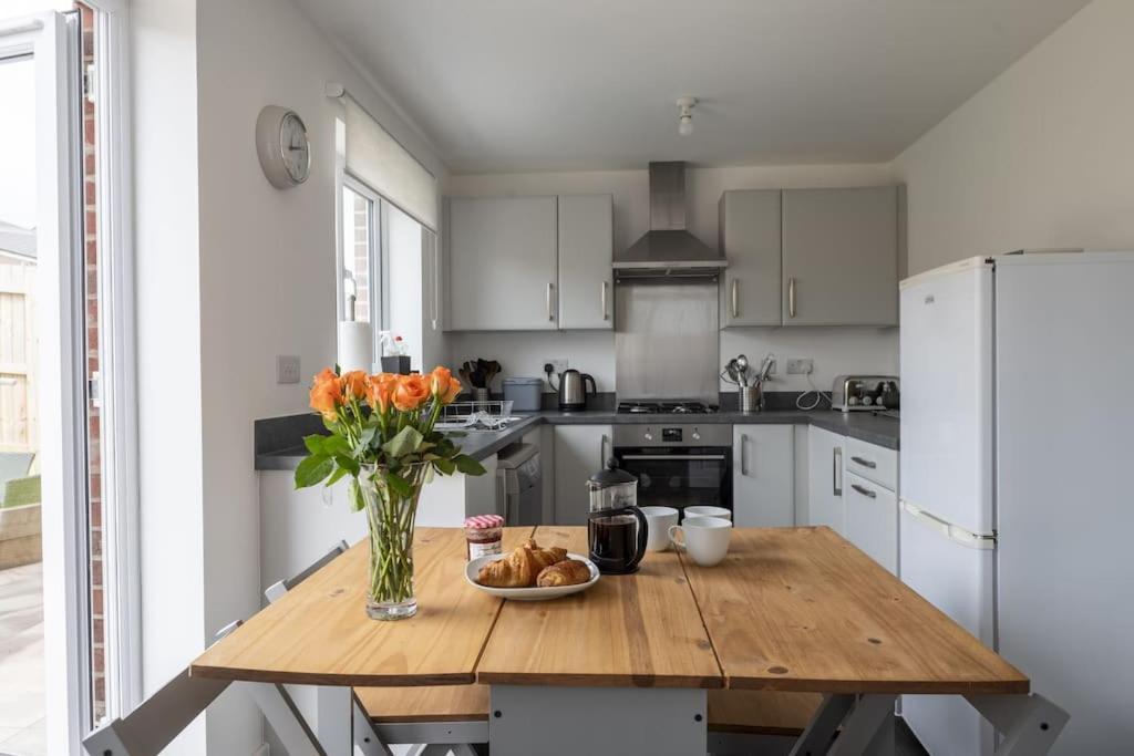Cosy 3 Bed Near Beaches, Cardiff & Brecon Beacons Coity Luaran gambar